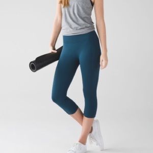 Lululemon Flow and Go Crop, in Alberta Lake